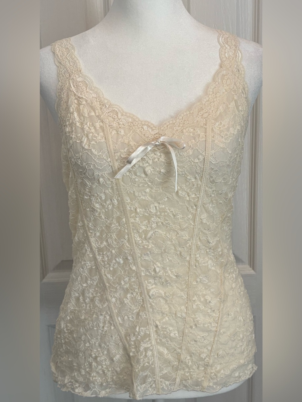Apt. 9 Cream Lace Trim camisole /top. NWOT, size Small